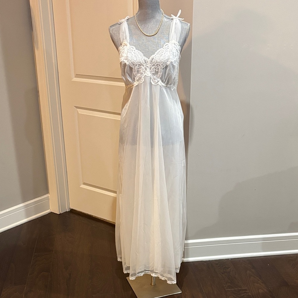 Vintage 1950s Seamprufe Nylon chiffon front lace accent bodice nightgown size 38